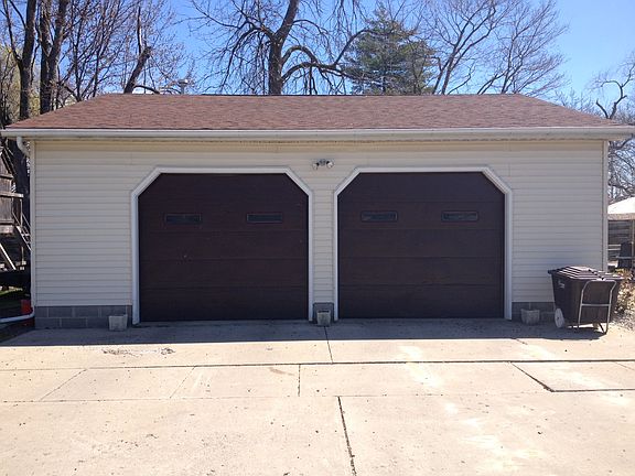 2 Car (heated) garage