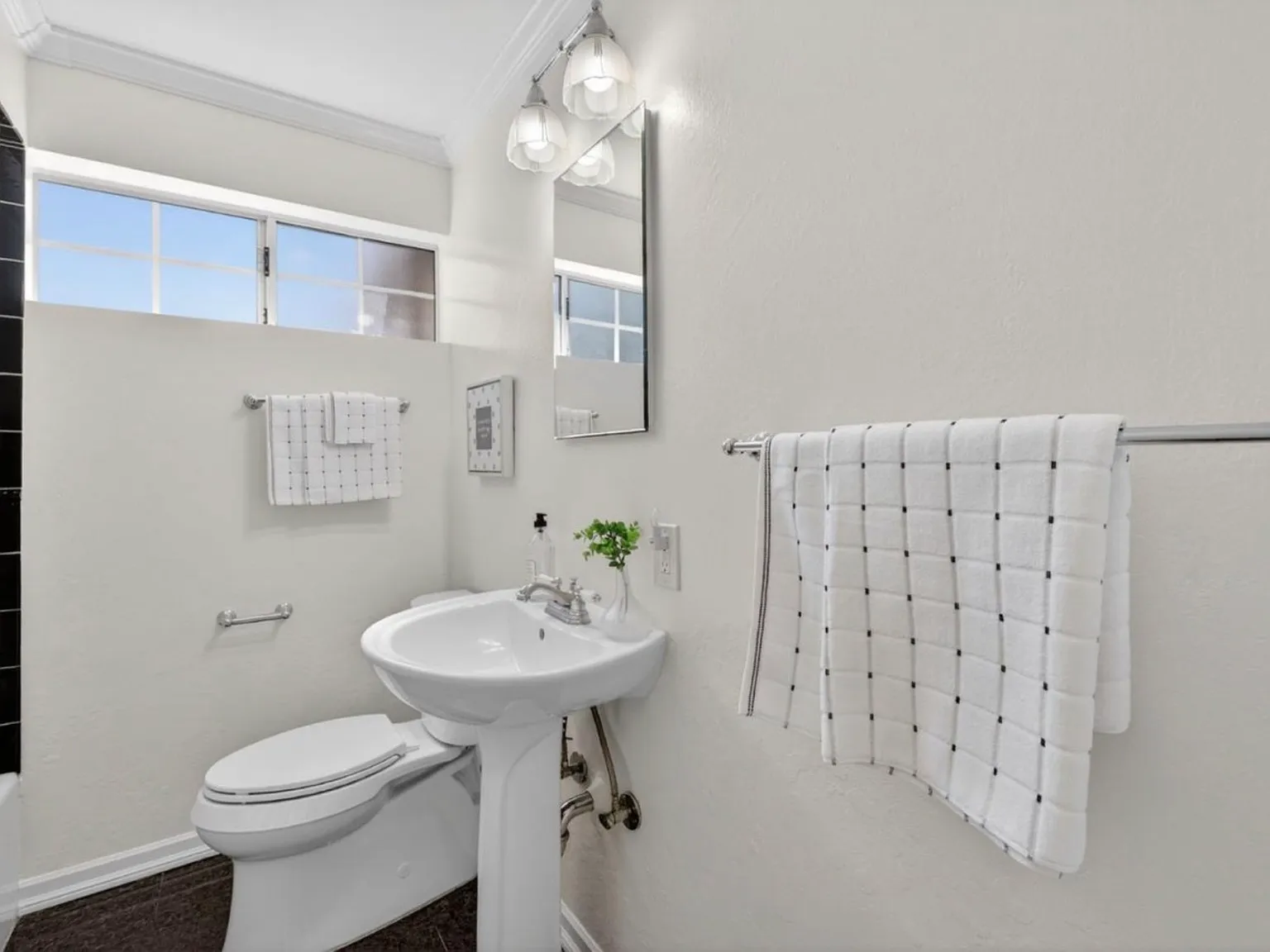 3 bed, 1832 sqft, $6,500 — Photo 2