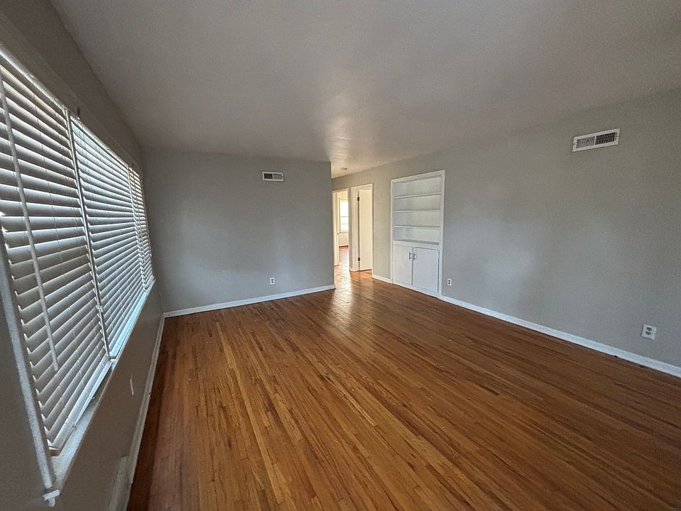 1st image of 725 W 22nd Ave