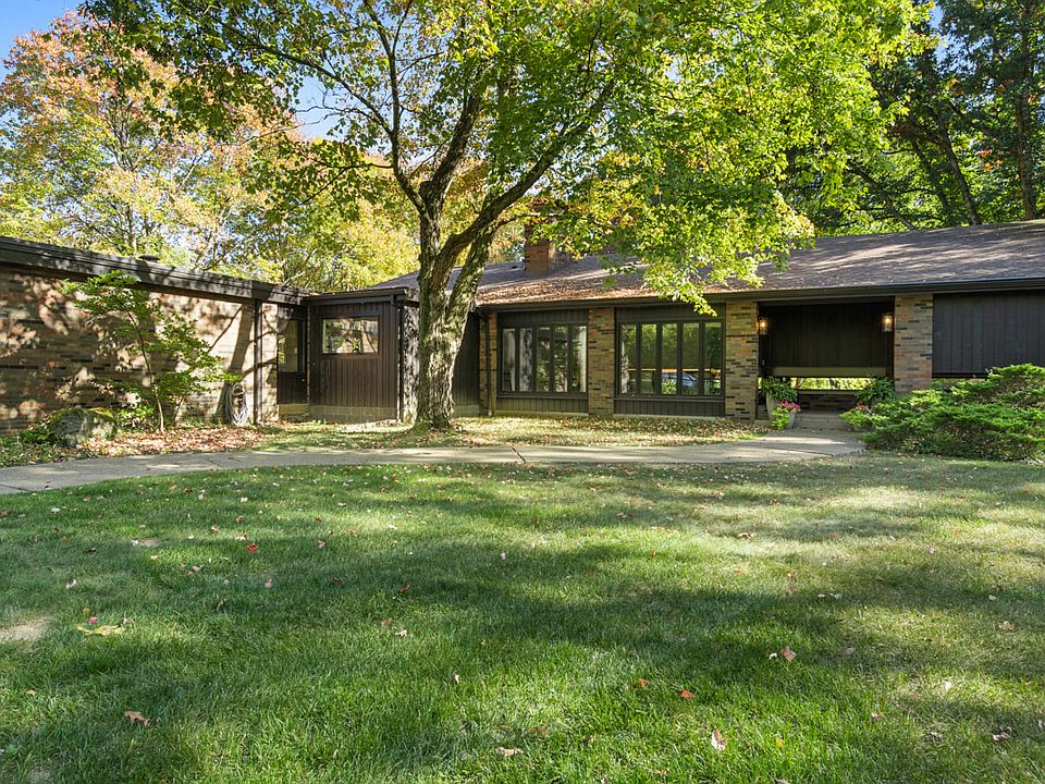 1st image of 101 Springhouse Ln