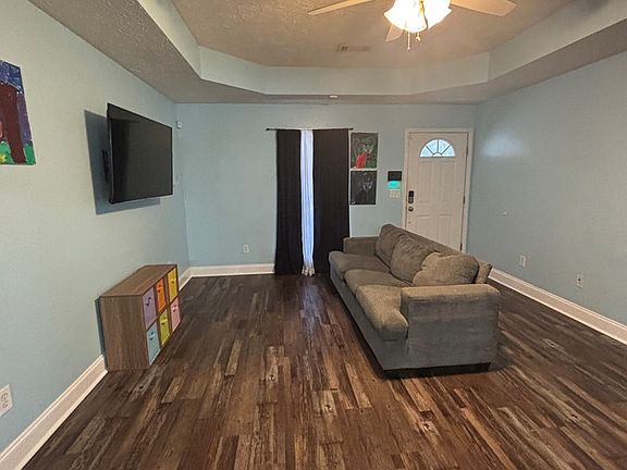 4th image of 319 33rd Ave S