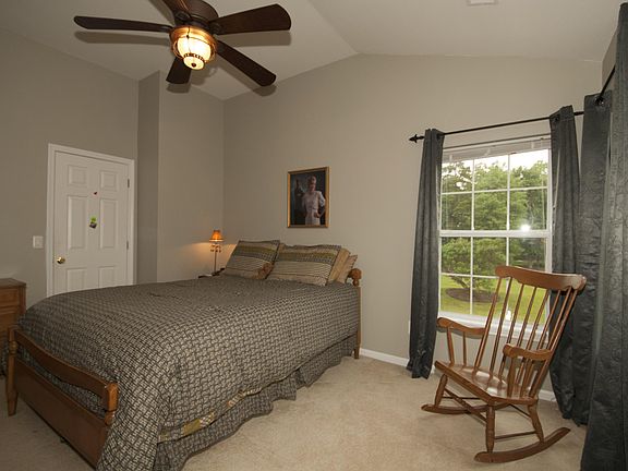 MA BR w/vaulted ceiling