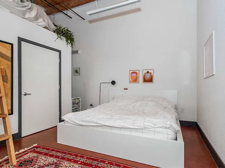 924 Grace Ave — Photo 5