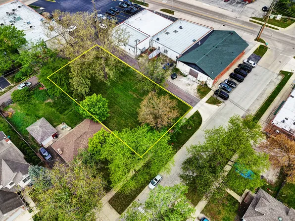 260 N Linden Ave, Westmont, IL 60559