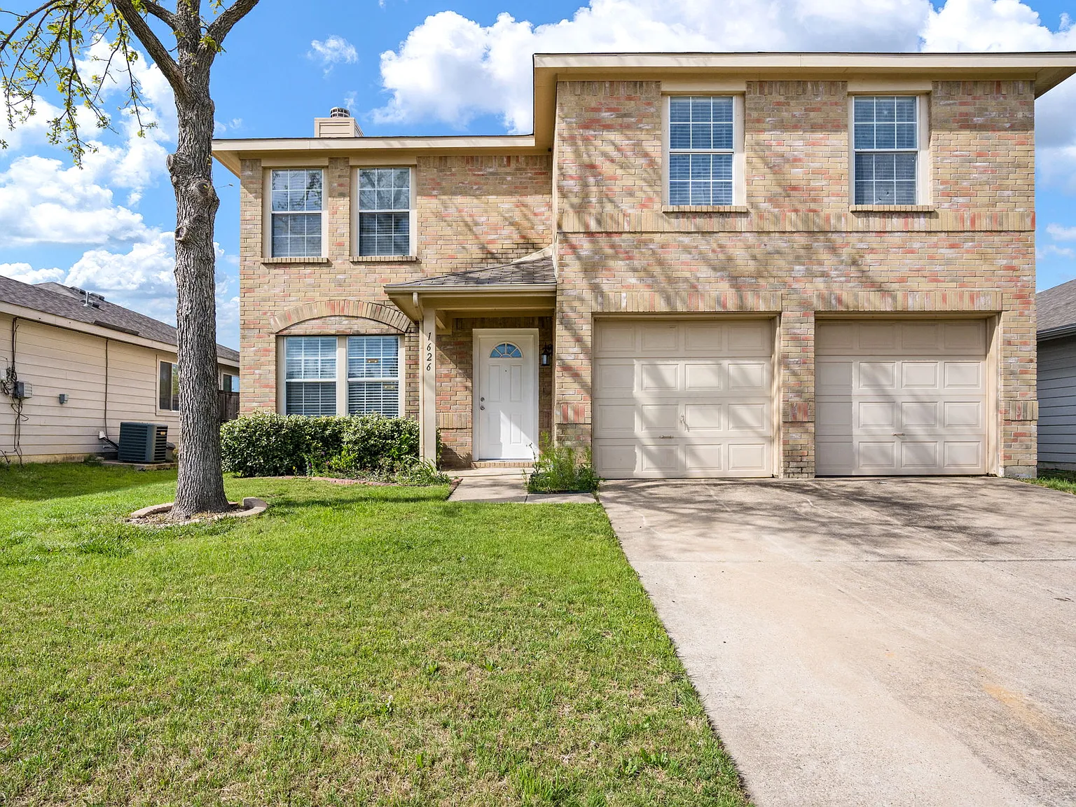 3 bed, 2.5 bath, 2000 sqft, $1,950 — Photo 3