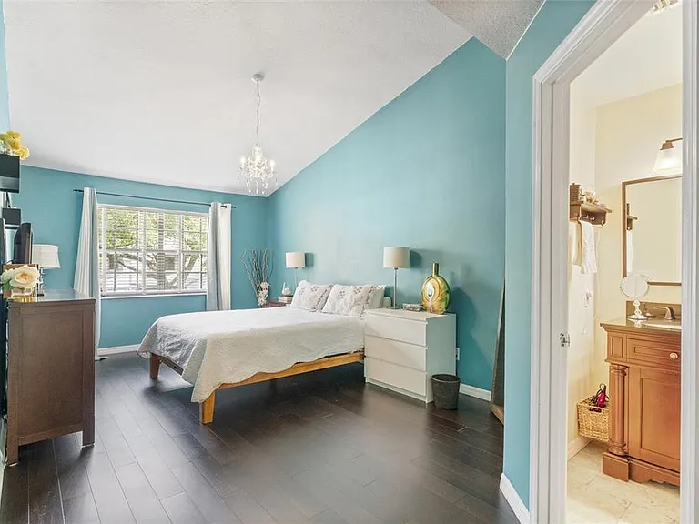 4265 Brentwood Park Cir — Photo 12