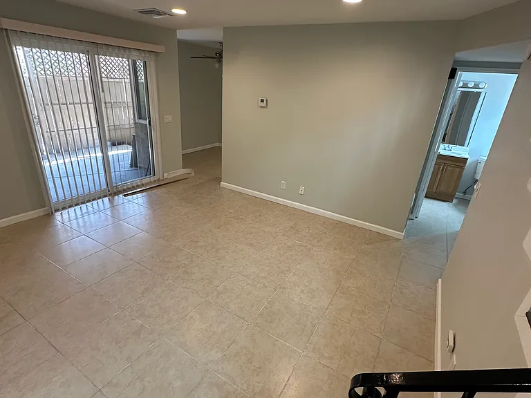 2020 E Grand Ave #H29 — Photo 7