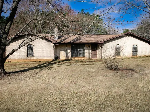 204 Seminole Dr, Palestine, TX 75801