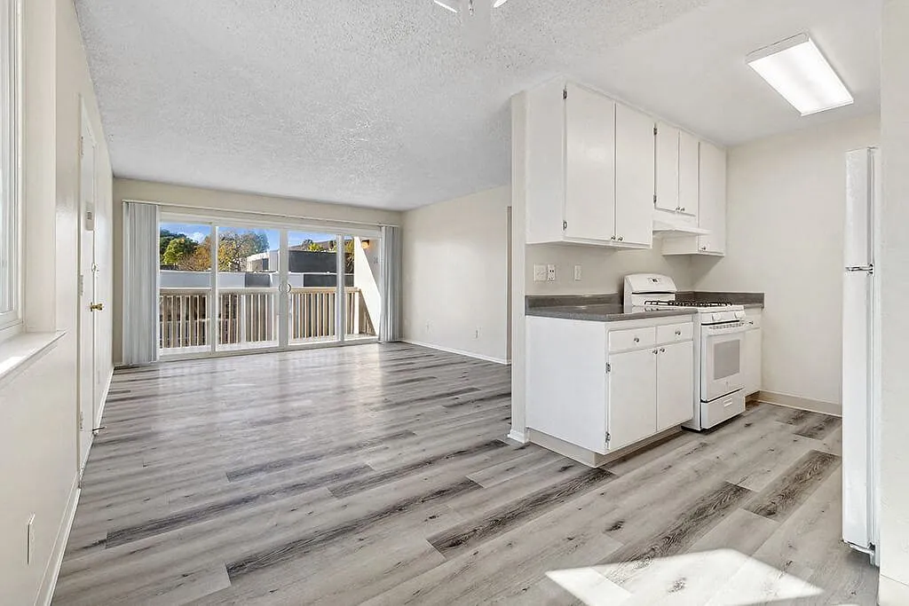 Canyon Rim Apartments — Photo 2