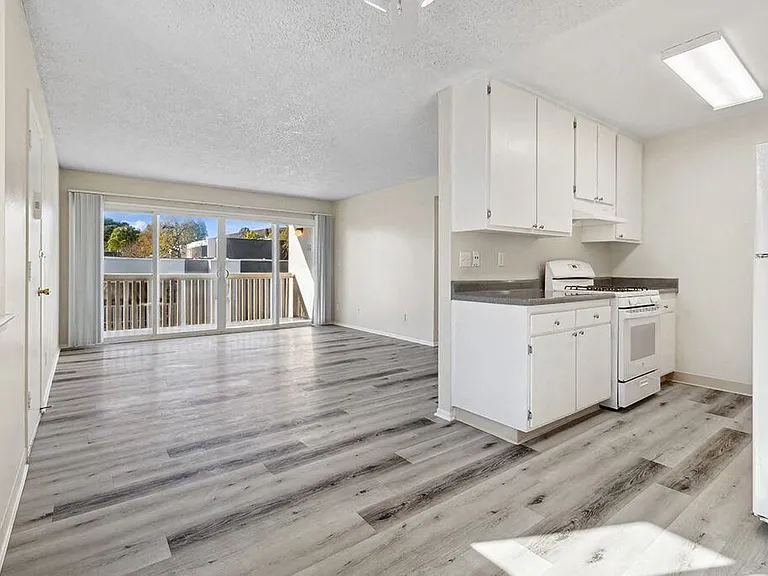 Canyon Rim Apartments — Photo 2