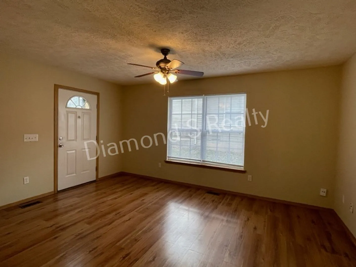 Great Duplex Available Now! — Photo 4
