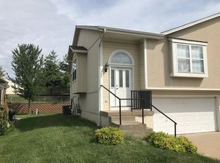 202 SW Chartwell Dr, Lees Summit, MO 64082