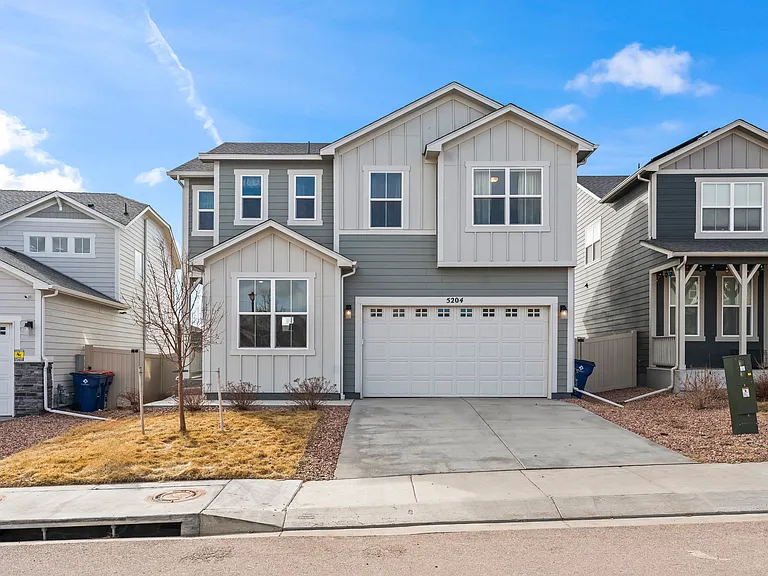 5204 Roundhouse Dr — Photo 1