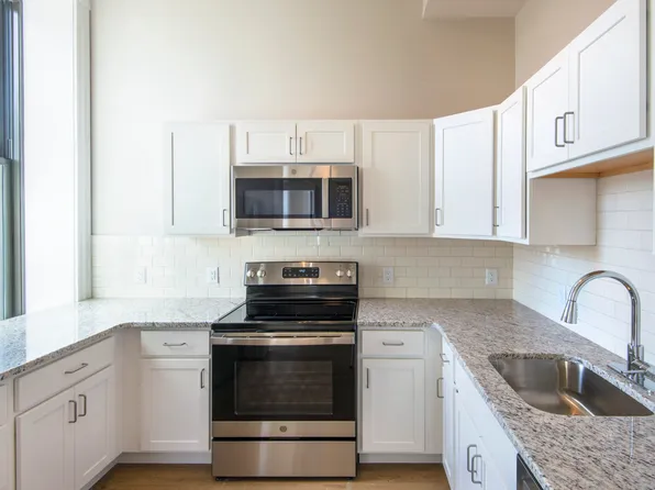 70 Highland St #102, Brockton, MA 02301