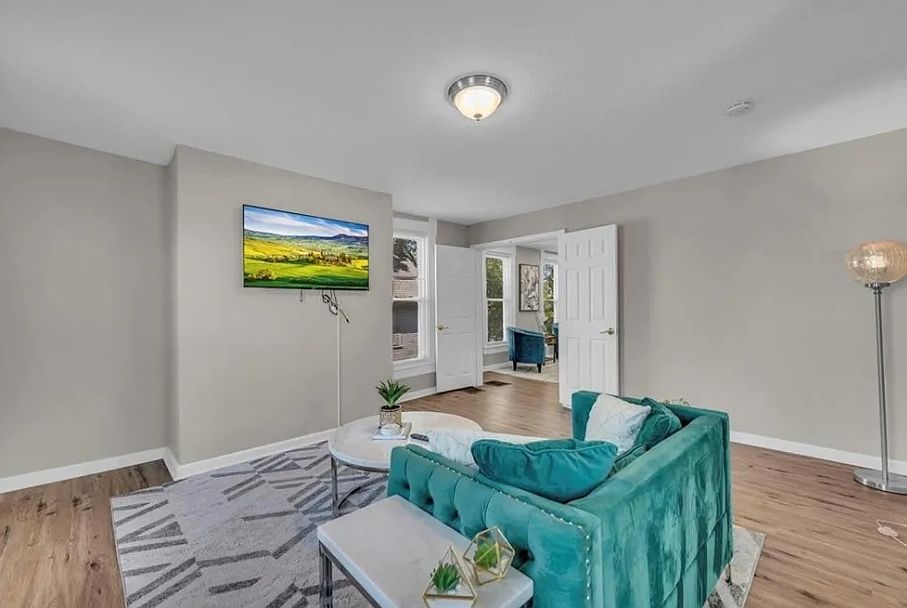 1st image of 2745 Holmes St #2