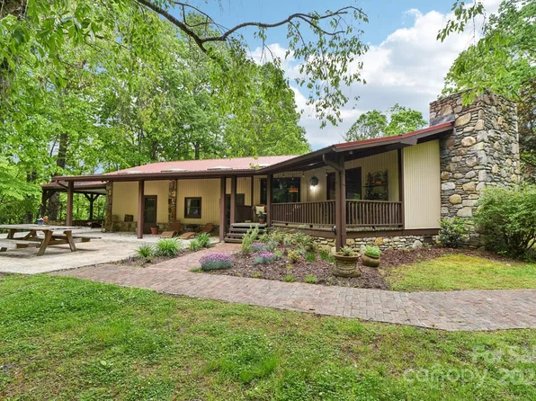 675 Terrys Gap Rd, Hendersonville, NC 28792