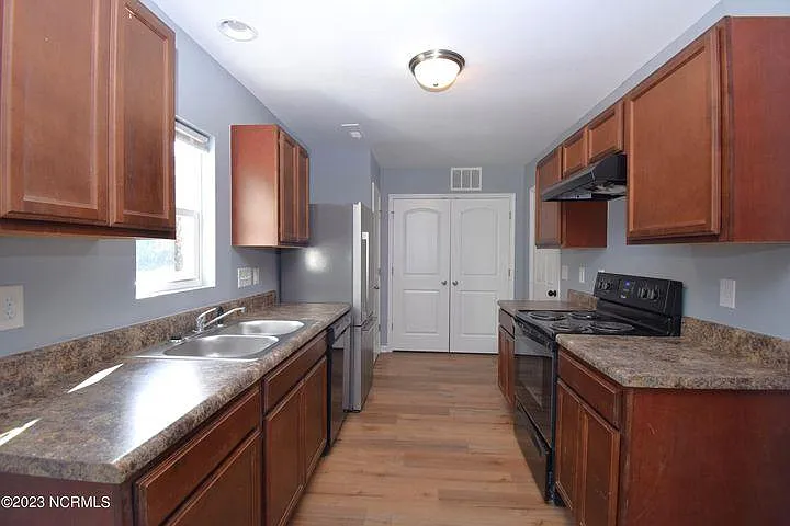 2302 Decorah Ct — Photo 13