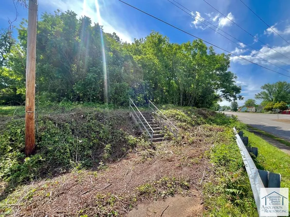 104 W Market St, Martinsville, VA 24112