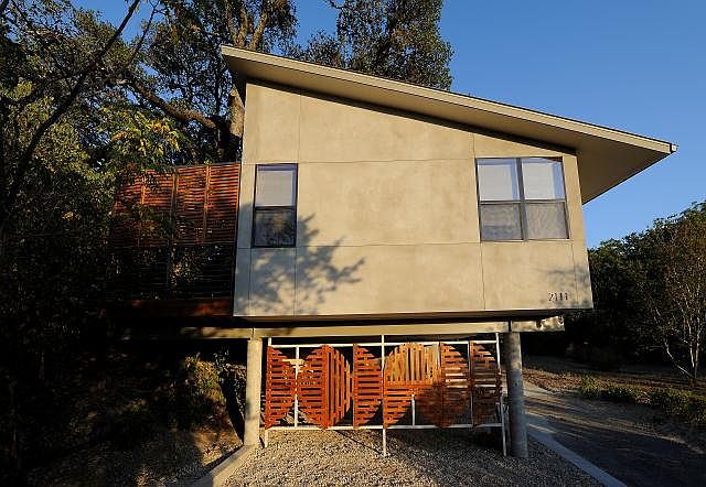 1st image of 2111 Alta Vista Ave