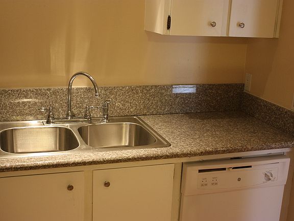 3rd image of 37 Lou Ann Pl