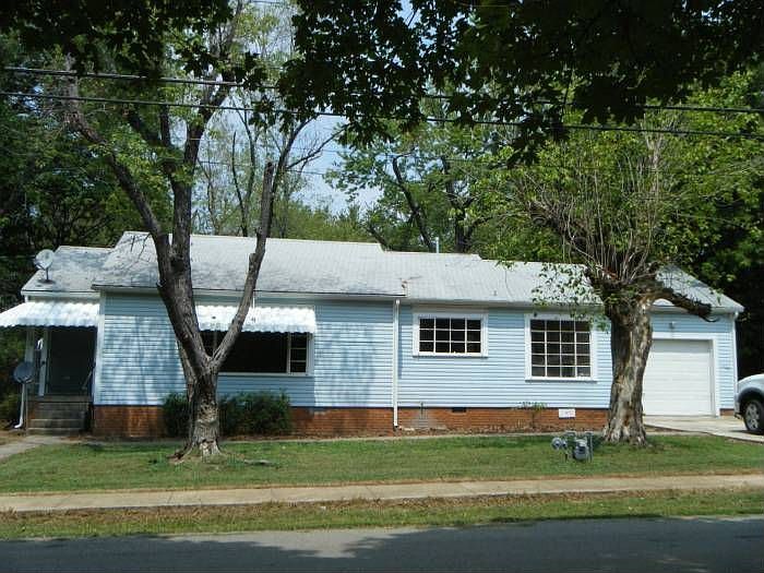 1st image of 708 Louise St