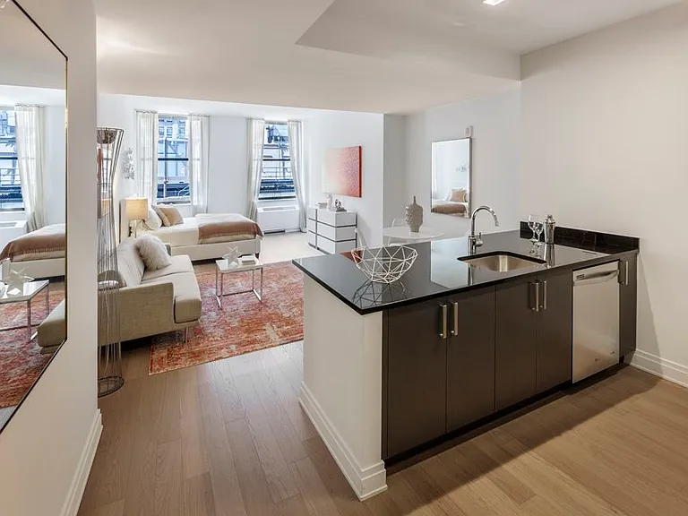 70 Pine St #1420 — Photo 1