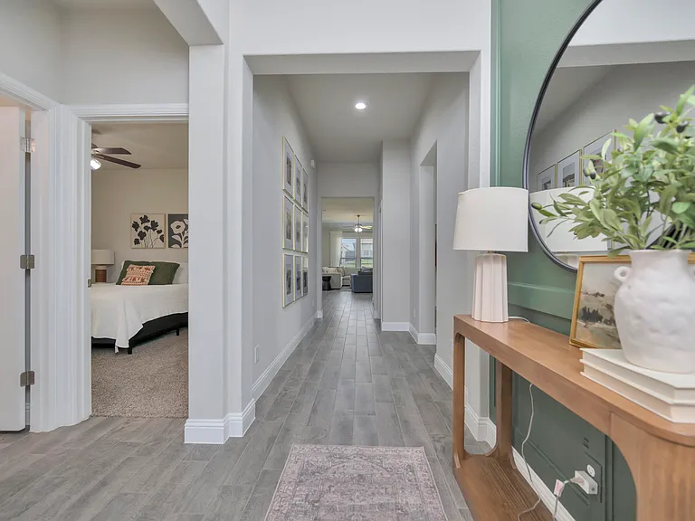 2028 Windsor Dr — Photo 2