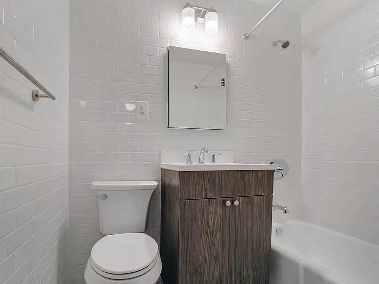 300 Mercer St #10B — Photo 7
