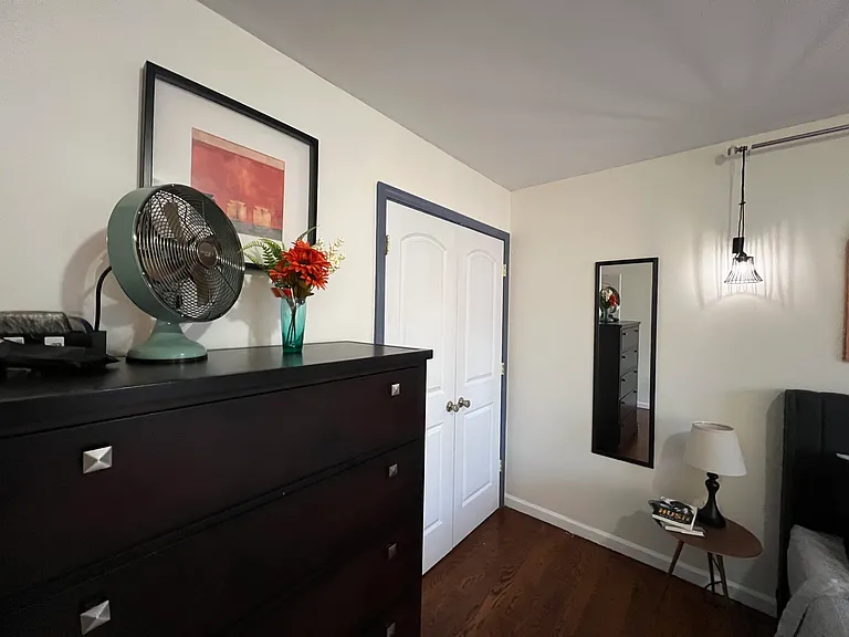19-21 Agate Pl #3B — Photo 5