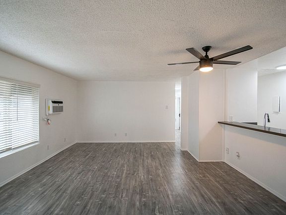 4th image of 4414 Woodman Ave APT 202