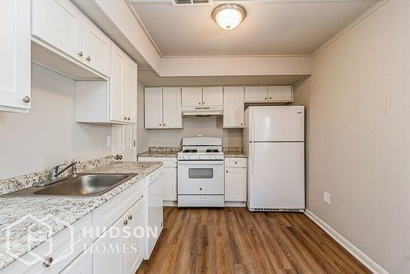 4th image of 22 Pennington Ave
