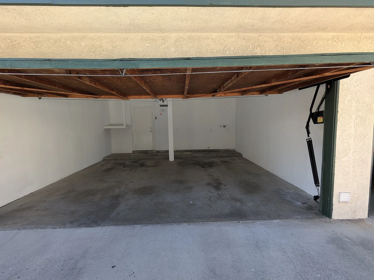 2 bed, 950 sqft, $2,850 — Photo 3