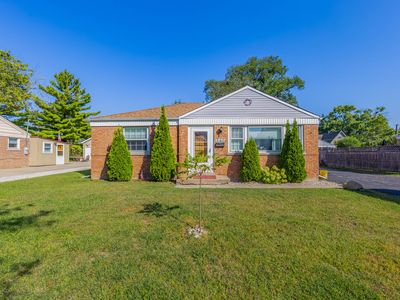 1966 Laura Ln, Des Plaines, IL, 60018