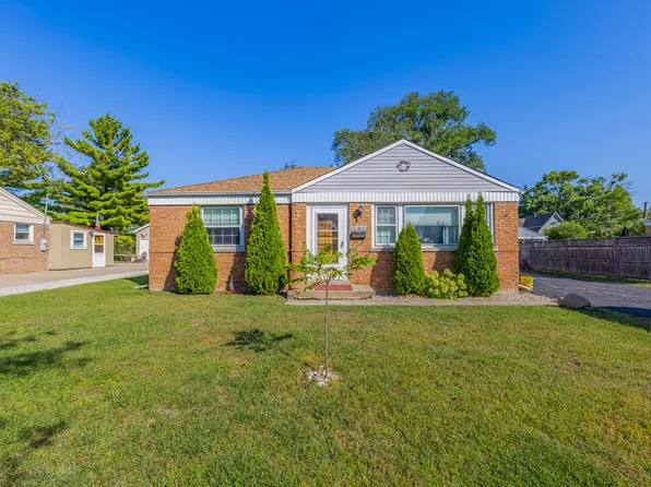 1966 Laura Ln, Des Plaines, IL 60018