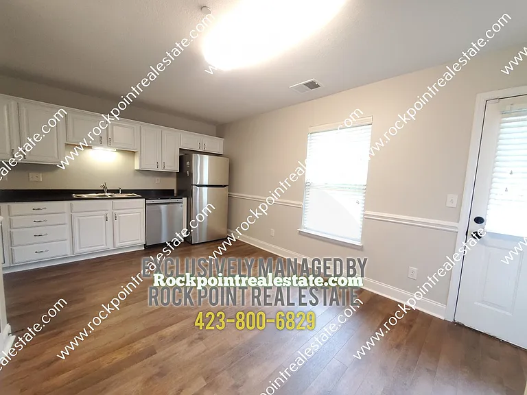 1130 Maple Tree Ln — Photo 6