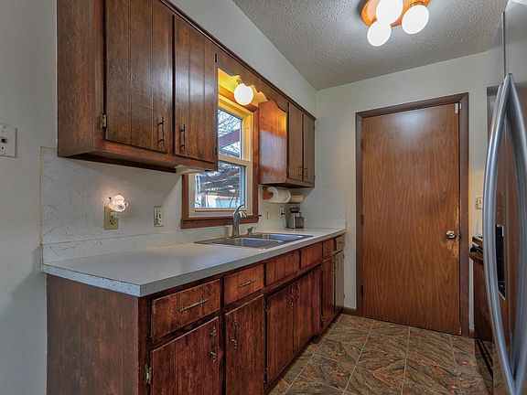 5th image of 2423 Luigs Rd