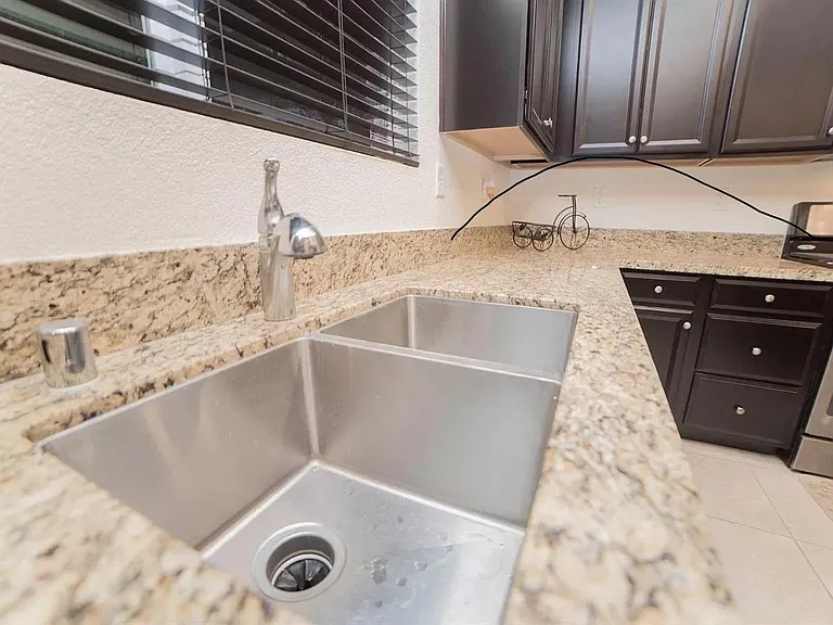 1088 Arrington Dr — Photo 7