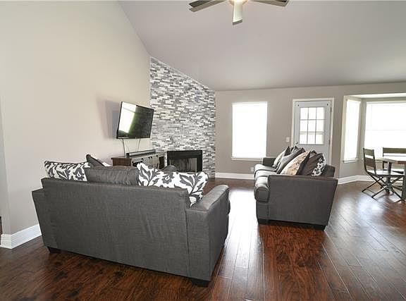 5th image of 305 Willowbrook Dr