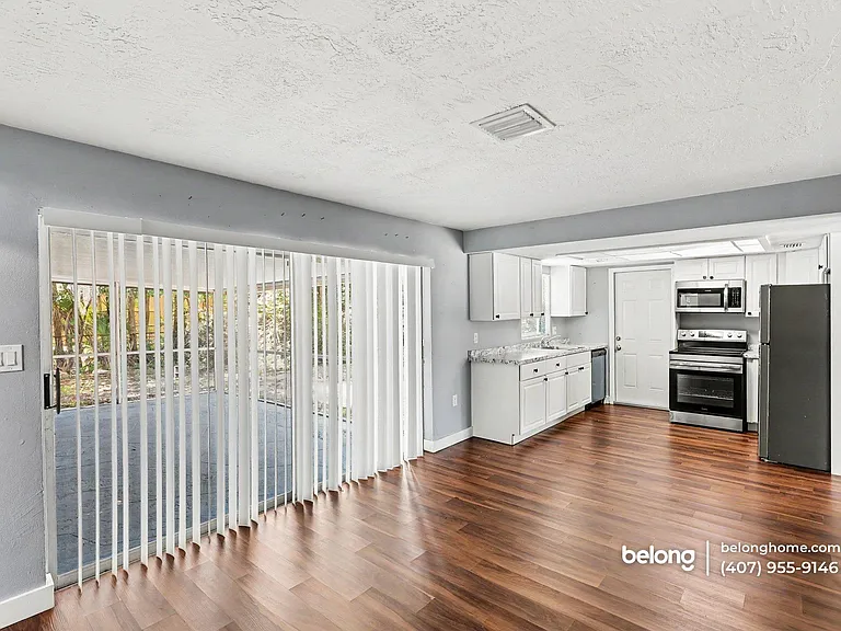 1147 Manatee Dr — Photo 5