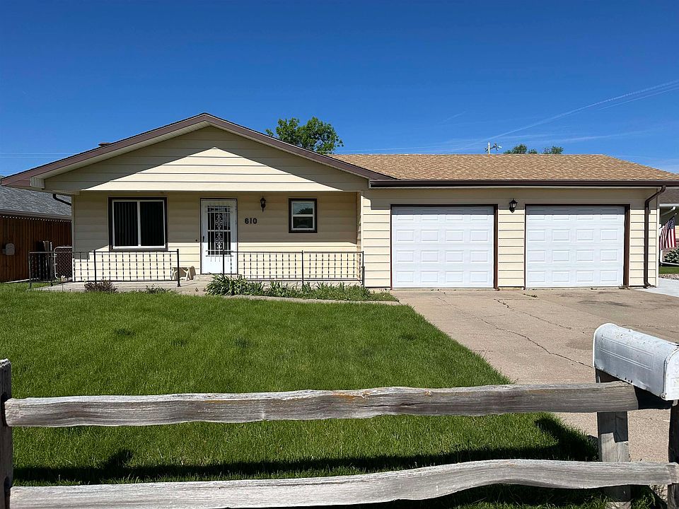 1st image of 610 S GRIFFITH AVE