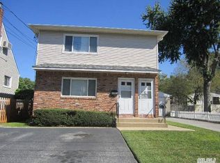 34 Marwood Rd N, Port Washington, NY 11050