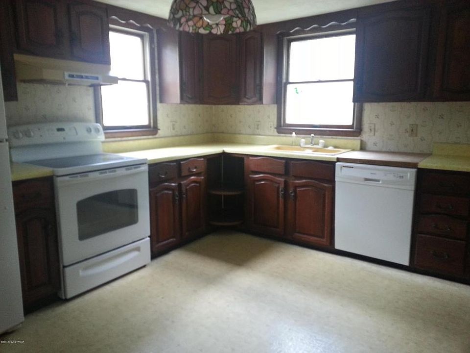 2nd image of 325 Park St