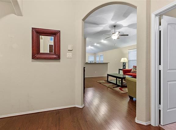 4th image of 9136 Holliday Ln
