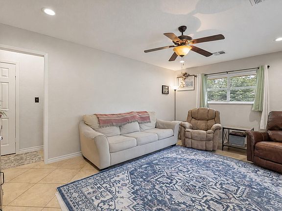 5th image of 4108 Crescent Dr