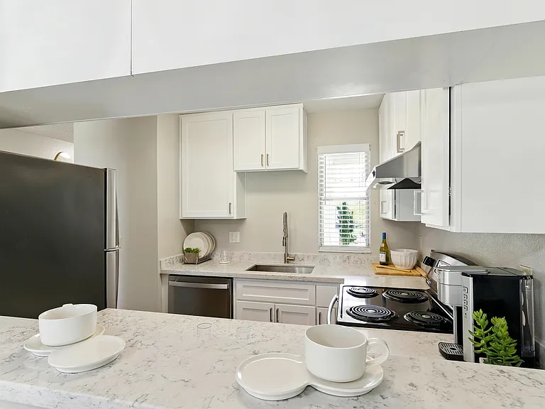 The Grove Luxury Apartments — Photo 6
