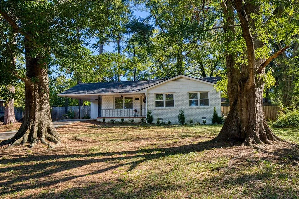 3 bed, 1.0 bath, 990 sqft, $2,300 — Photo 1