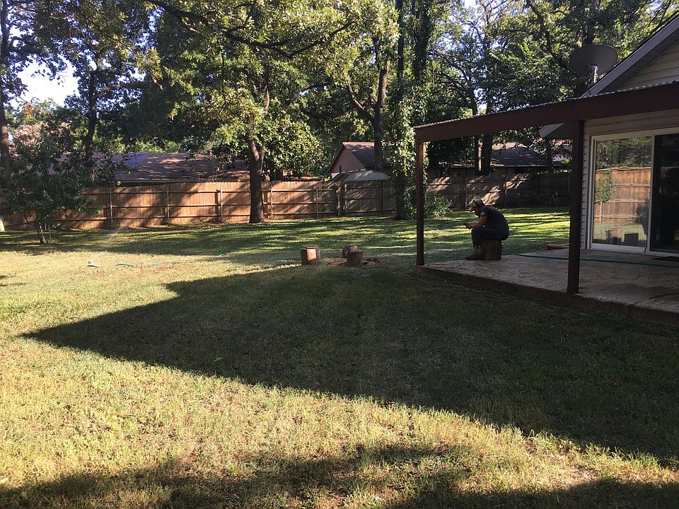 1st image of 305 Lone Oak Cir