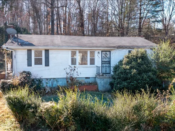 490 Oak St, Clarksville, TN 37042