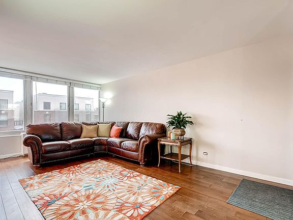 5th image of 789 Clarkson St #402
