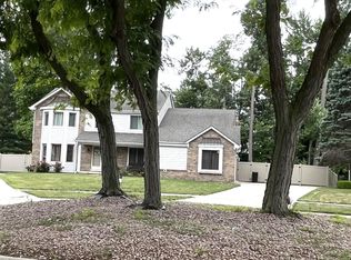 40897 Firesteel Dr, Sterling Heights, MI 48313